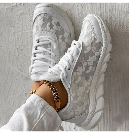Atmungsaktive Sneakers mit runder Zehe und Spitze Atmungsaktive Sneakers mit runder Zehe und Spitze
