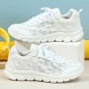Atmungsaktive Sneakers mit runder Zehe und Spitze Atmungsaktive Sneakers mit runder Zehe und Spitze