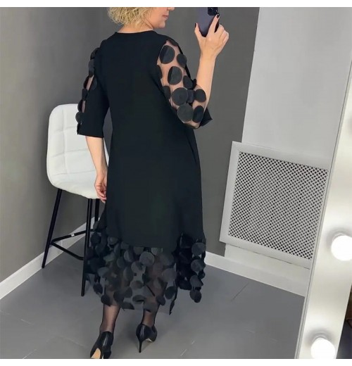 Ausgestelltes Kleid in bergre mit Punktedekor Ausgestelltes Kleid in bergre mit Punktedekor