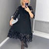 Ausgestelltes Kleid in bergre mit Punktedekor Ausgestelltes Kleid in bergre mit Punktedekor