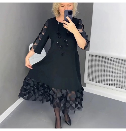 Ausgestelltes Kleid in bergre mit Punktedekor Ausgestelltes Kleid in bergre mit Punktedekor