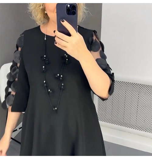 Ausgestelltes Kleid in bergre mit Punktedekor Ausgestelltes Kleid in bergre mit Punktedekor