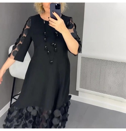 Ausgestelltes Kleid in bergre mit Punktedekor Ausgestelltes Kleid in bergre mit Punktedekor
