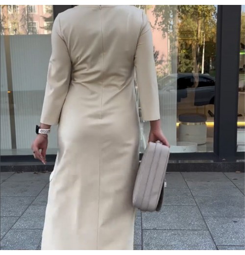 Langrmliges Kleid mit Rundhalsausschnitt, gerüschtem Saum Langrmliges Kleid mit Rundhalsausschnitt, gerüschtem Saum